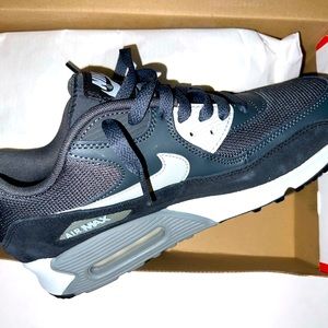 Nike Air Max 90 Essential